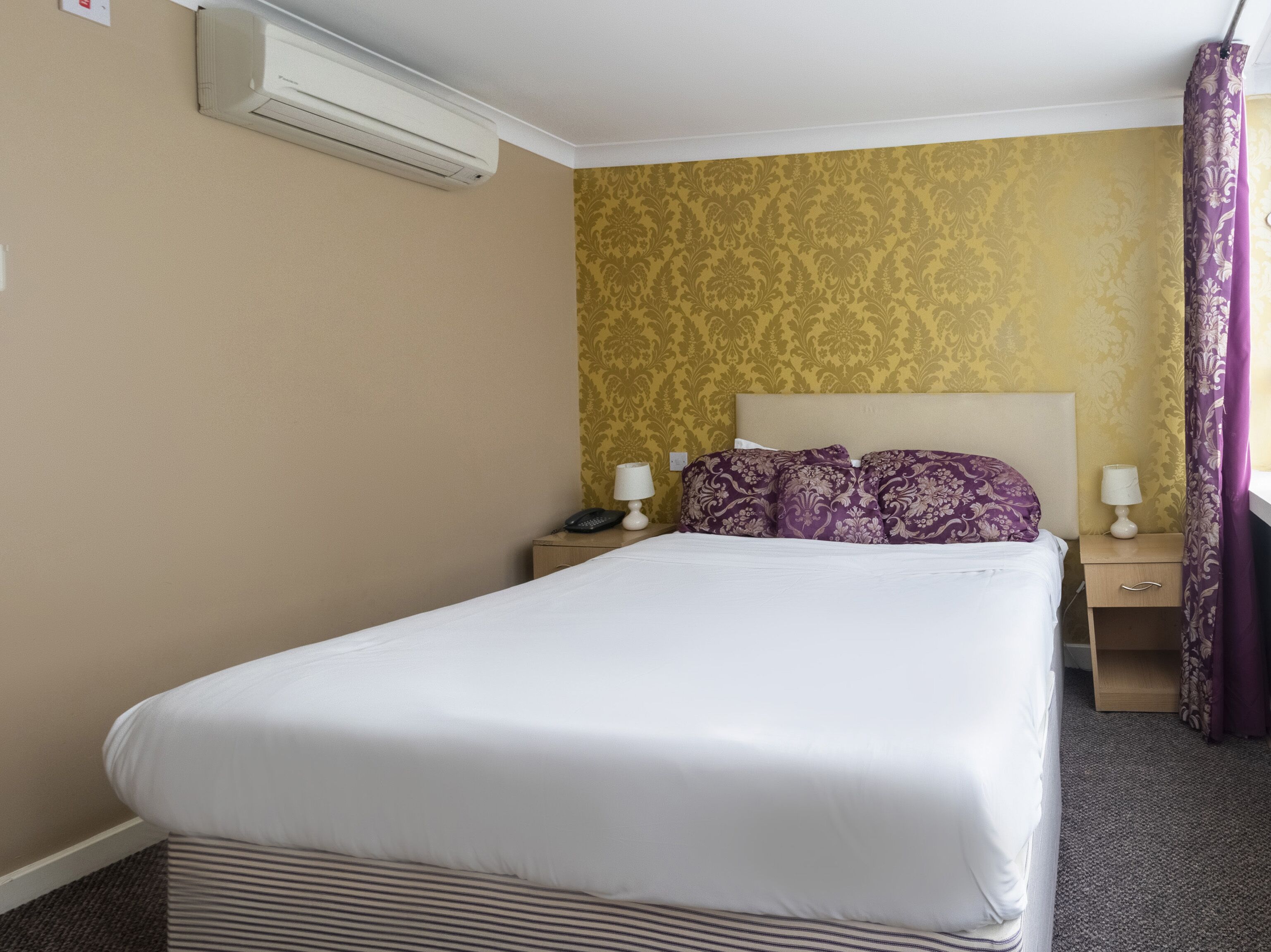 standard double room, 1 double bed | desk, iron/ironing board, bed sheets