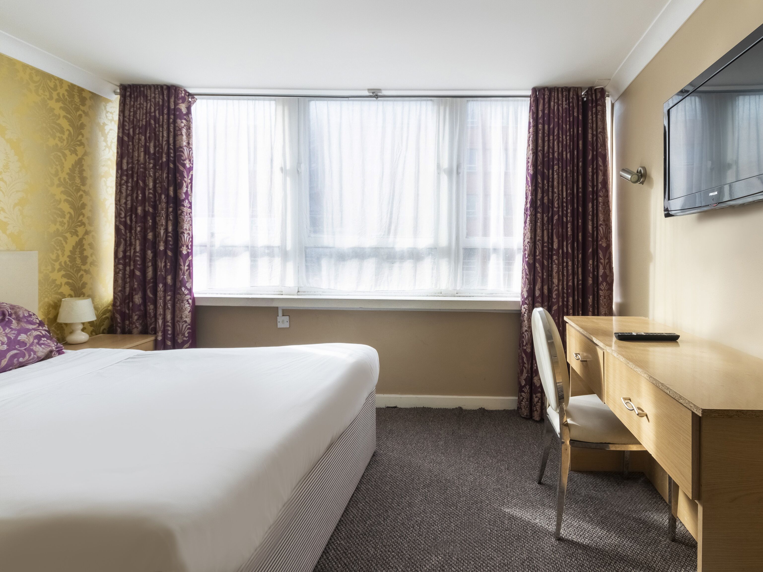 standard double room, 1 double bed | desk, iron/ironing board, bed sheets