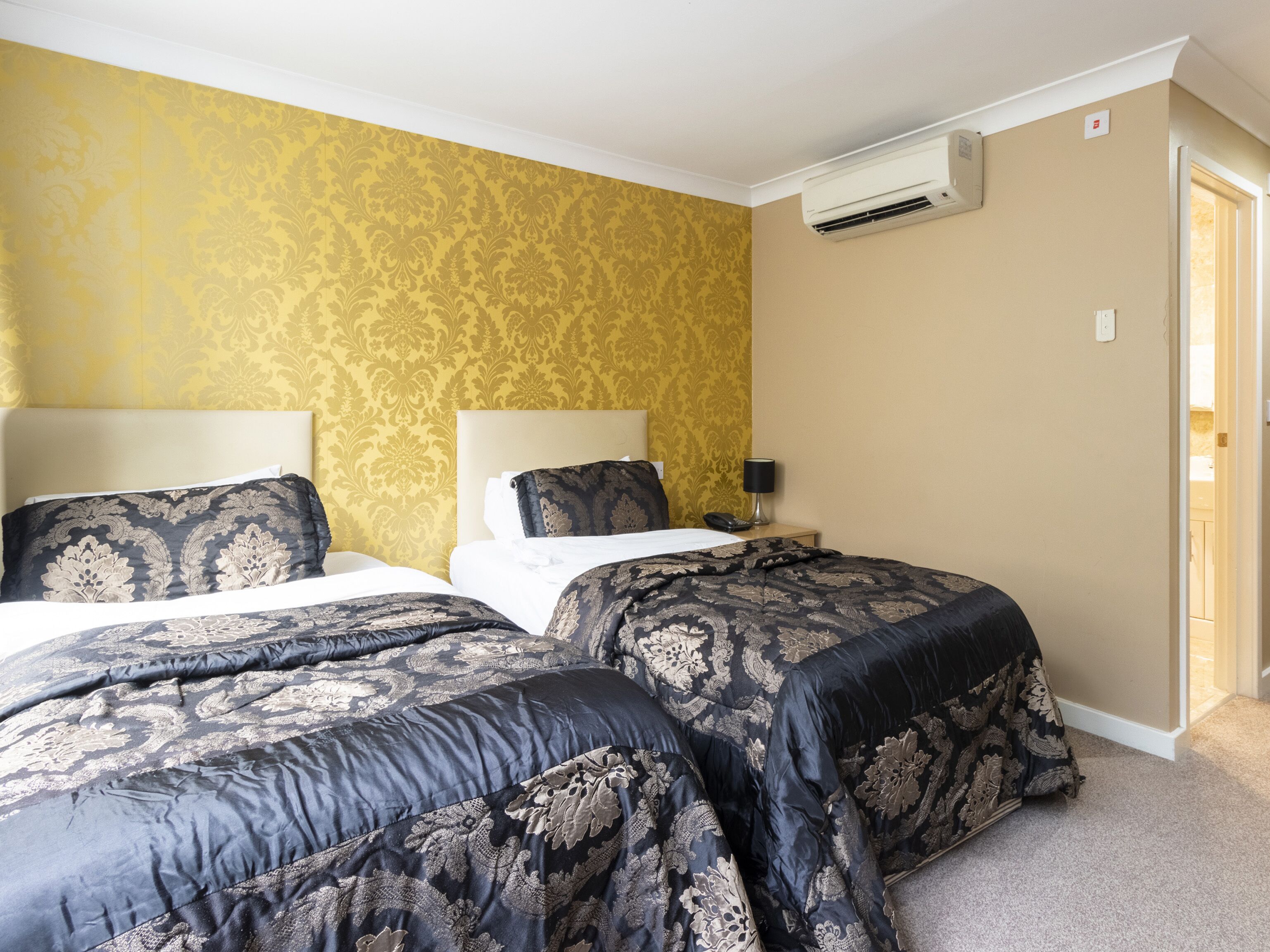 standard twin room, 2 single beds | desk, iron/ironing board, bed sheets