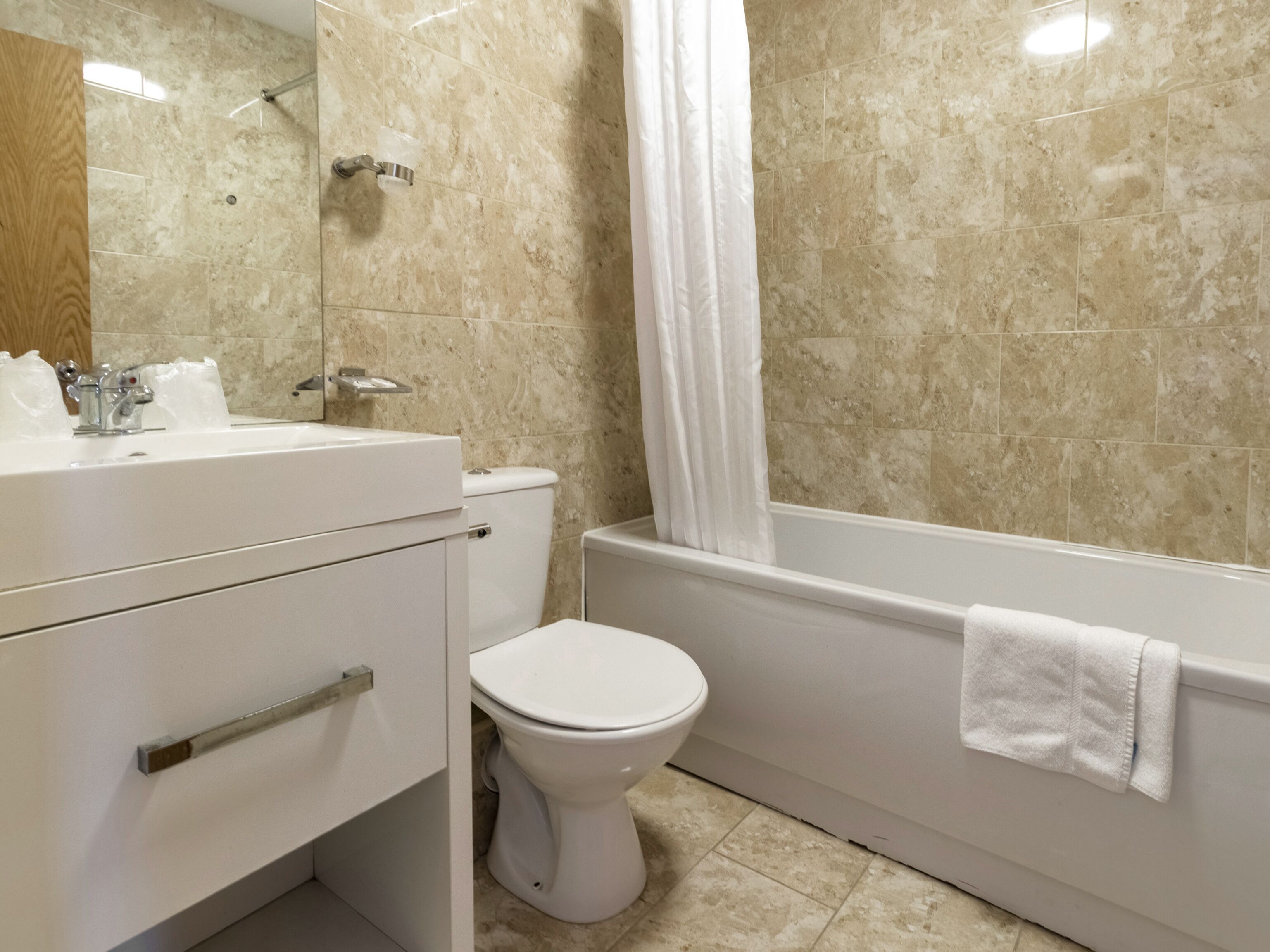 standard triple room, multiple beds | bathroom | combined shower/bathtub, free toiletries, hair dryer, towels