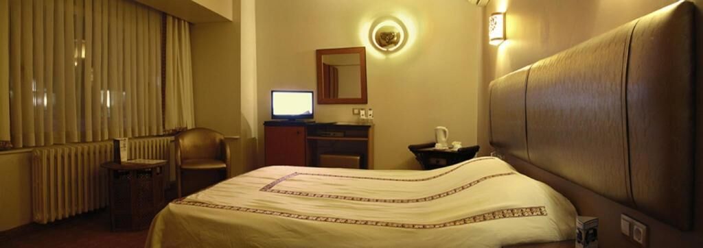 Egyptian cotton sheets, premium bedding, minibar, in-room safe