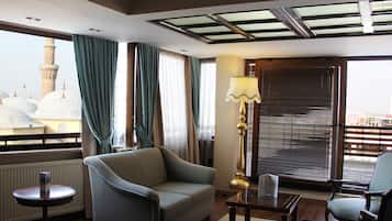 Comfort Suite, 2 Bedrooms, City View | Cadar kapas Mesir, peralatan tempat tidur premium, bar mini