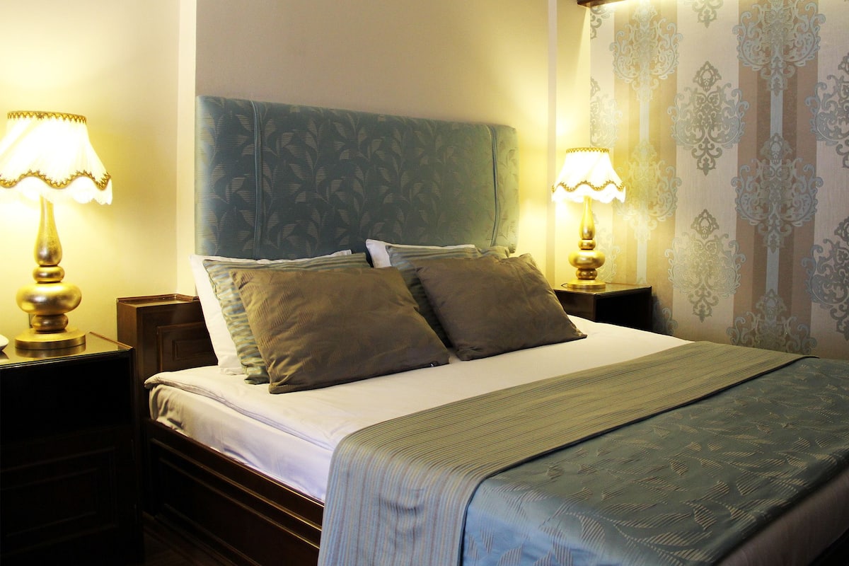Lakens van Egyptisch katoen, luxe beddengoed, een minibar