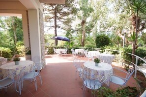 Breakfast, lunch and dinner served - Hotel Brigantino (Marciana)