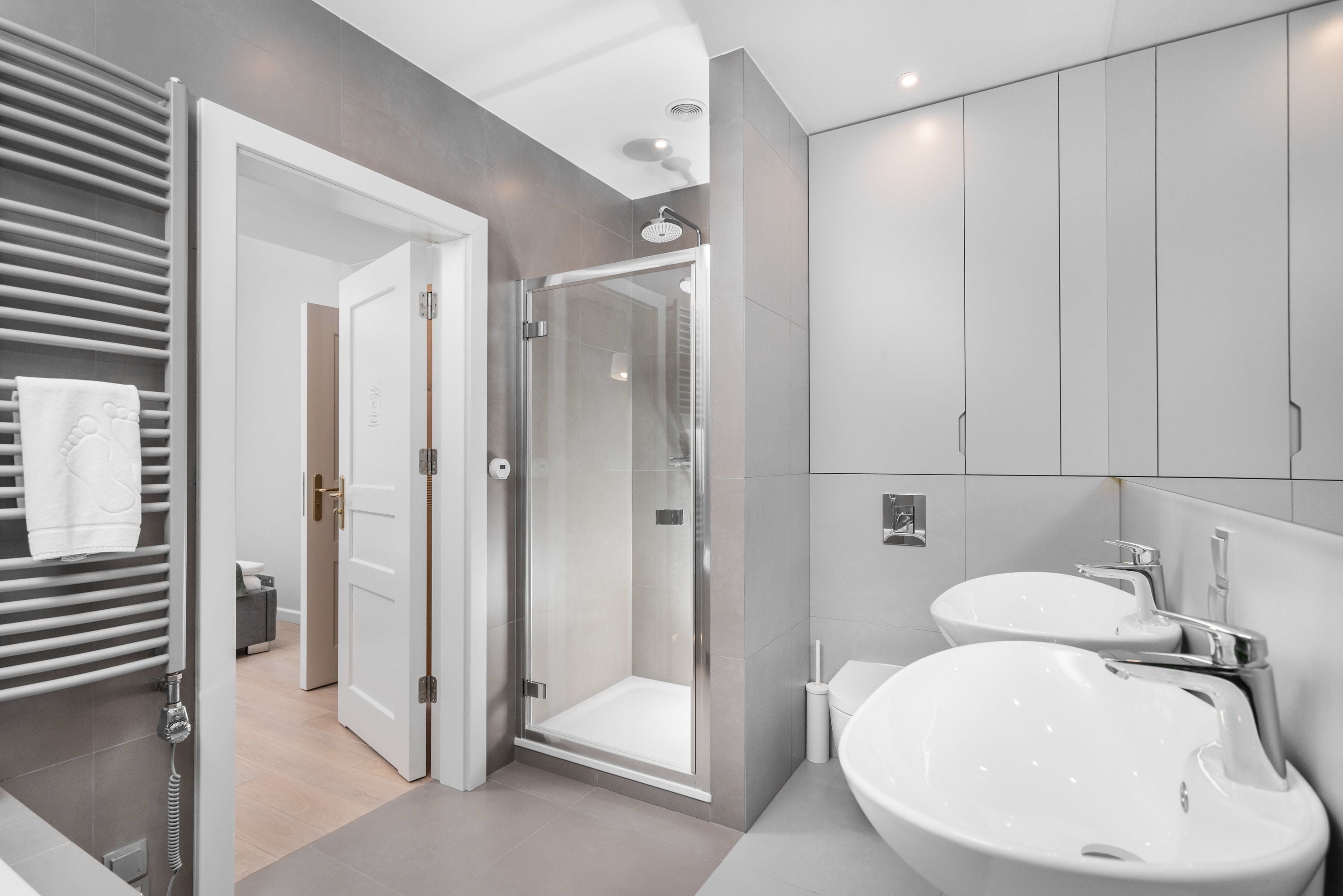 Luxury Two-Bedroom Suite | Bathroom shower