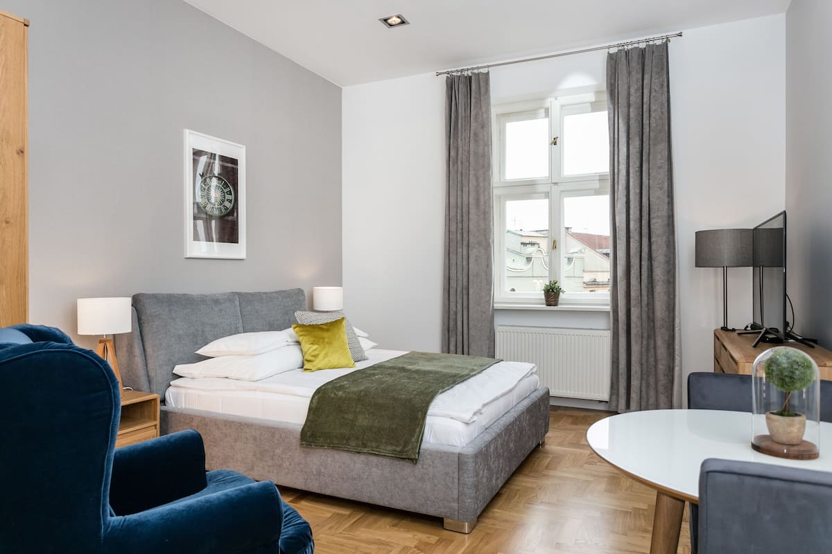 Superior Double Room (Main Square) | 1 bedroom, hypo-allergenic bedding, in-room safe, iron/ironing board