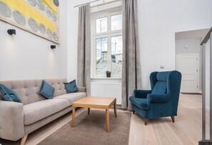 Family Duplex Suite | Living room | Flat-screen TV - Venetian House Market Square Aparthotel (Kraków)