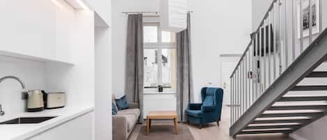 Family Duplex Suite | Sala de estar | TV de tela plana