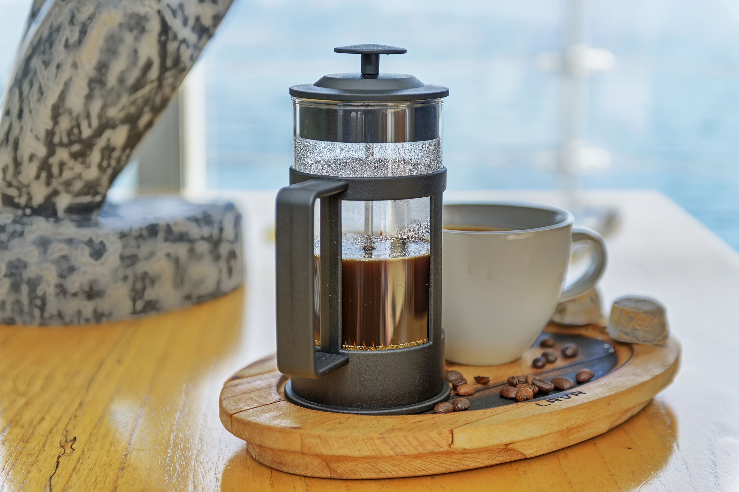 deluxe room, jetted tub, sea view | in-room dining