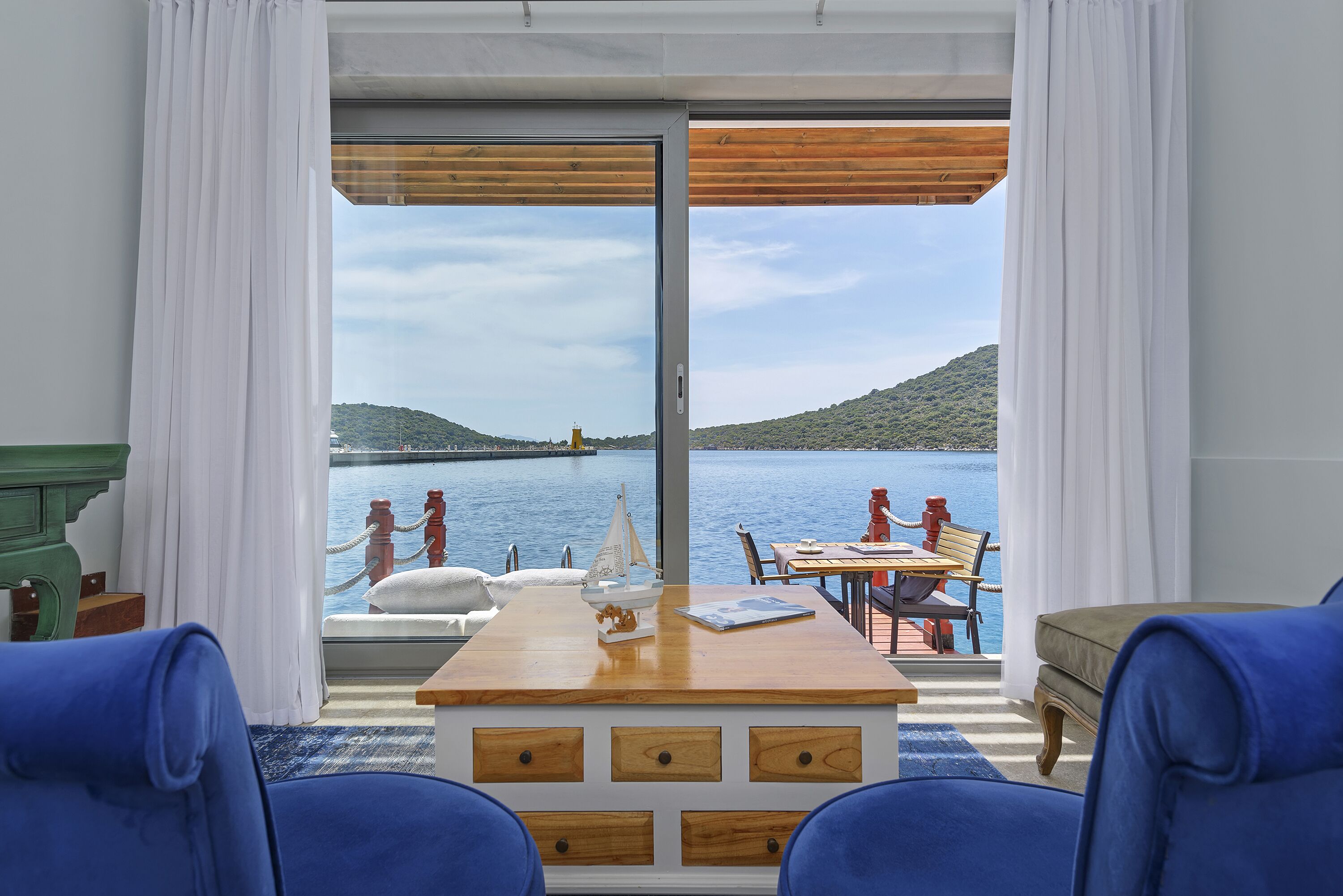 standard room, sea view | minibar, in-room safe, desk, soundproofing