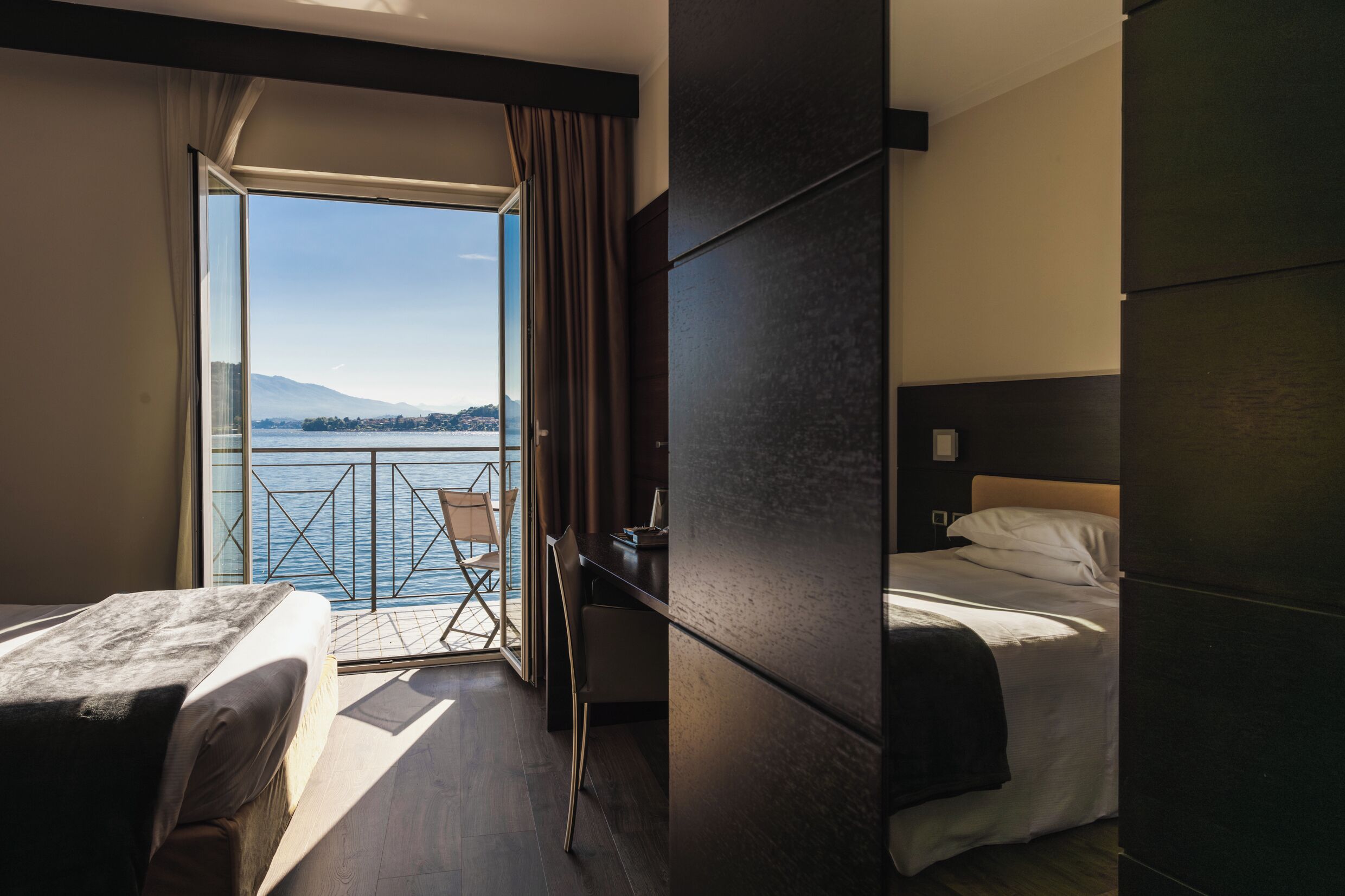 standard double or twin room, lake view | 1 bedroom, minibar, in-room safe, desk