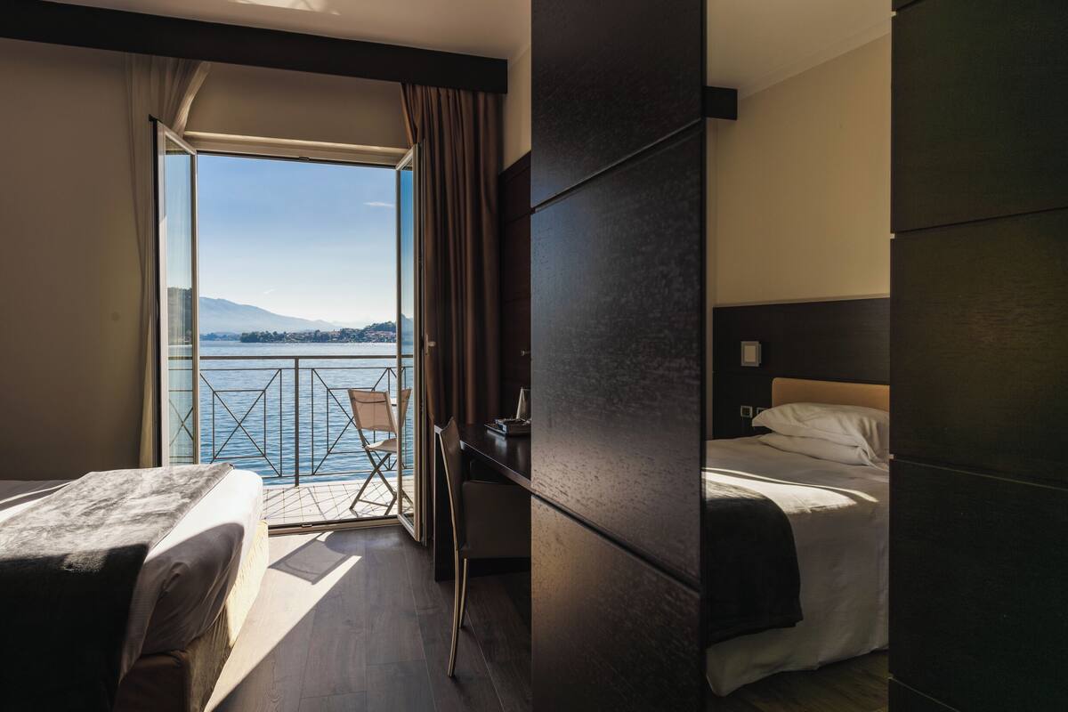 standard double or twin room, lake view | 1 bedroom, minibar, in-room safe, desk