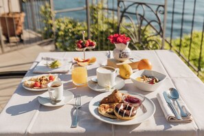 Desayuno buffet todos los días (con cargo)