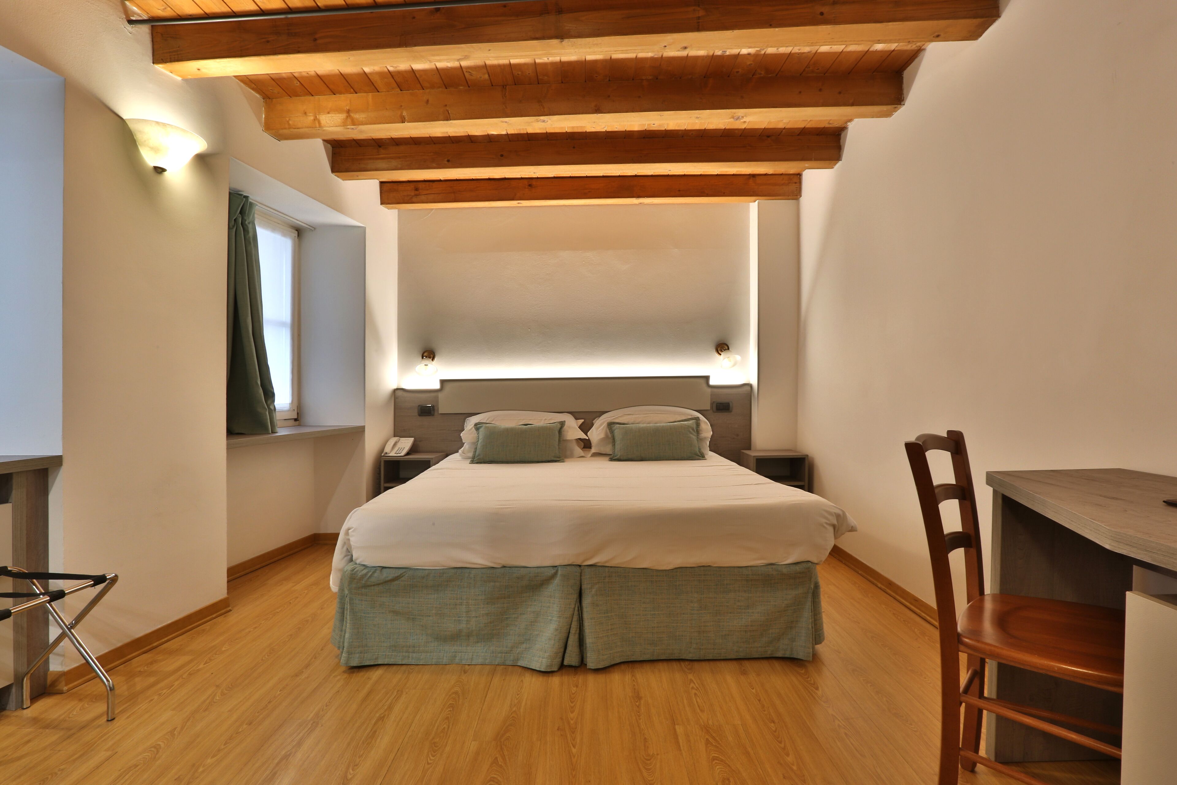 standard room | down duvets, minibar, in-room safe, desk