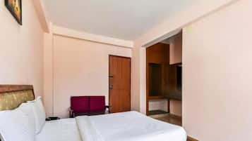 Iron/ironing board, free WiFi, bed sheets