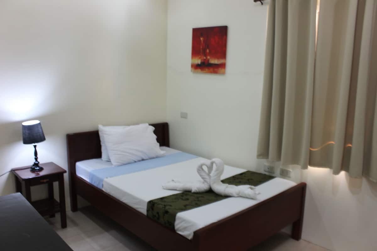 Camera Standard | Biancheria da letto di alta qualità, minibar, una cassaforte in camera