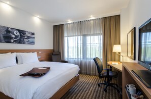 In-room safe, blackout drapes, iron/ironing board - Hampton by Hilton Amsterdam / Arena Boulevard (Amsterdam)
