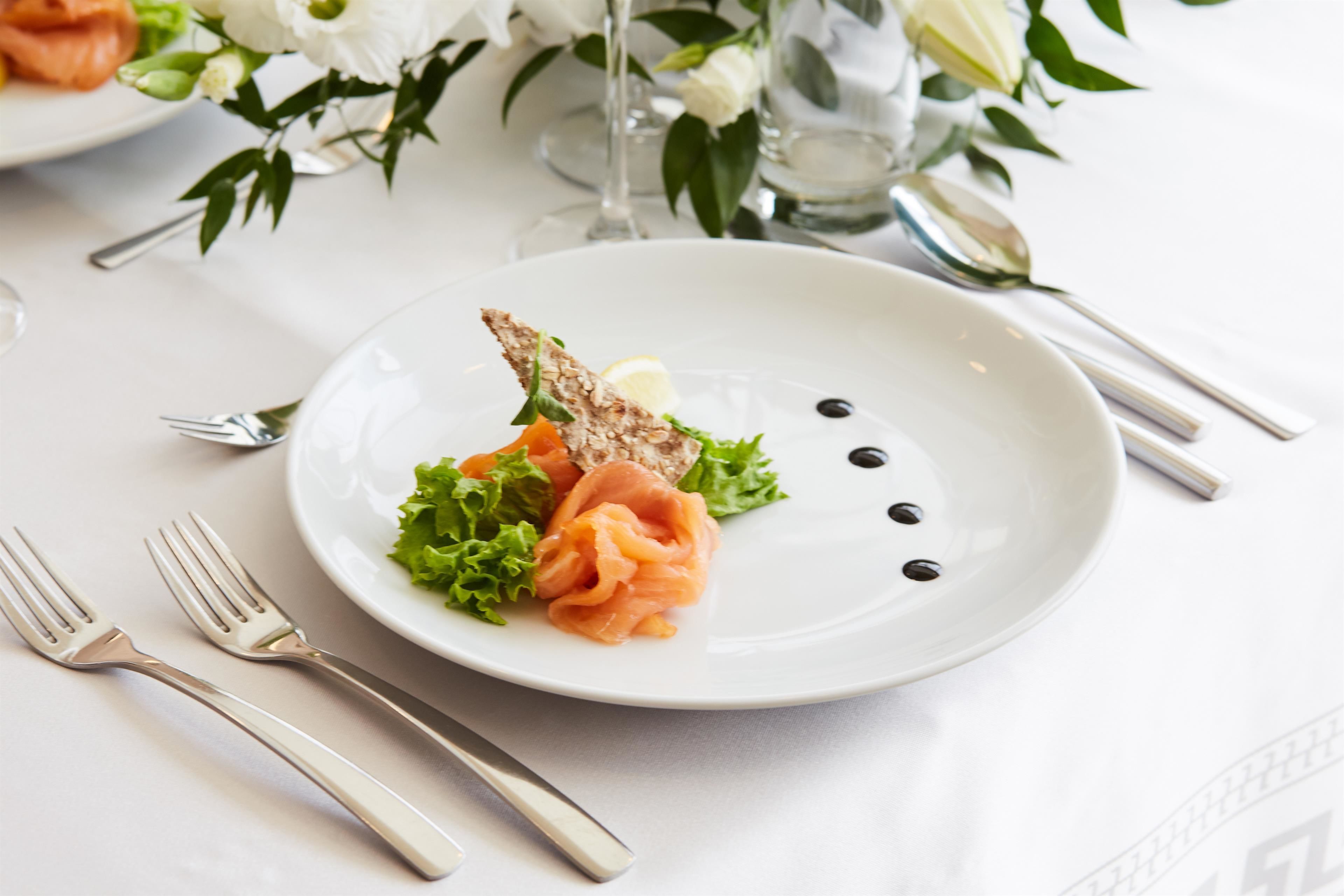 breakfast, lunch, dinner served; international cuisine