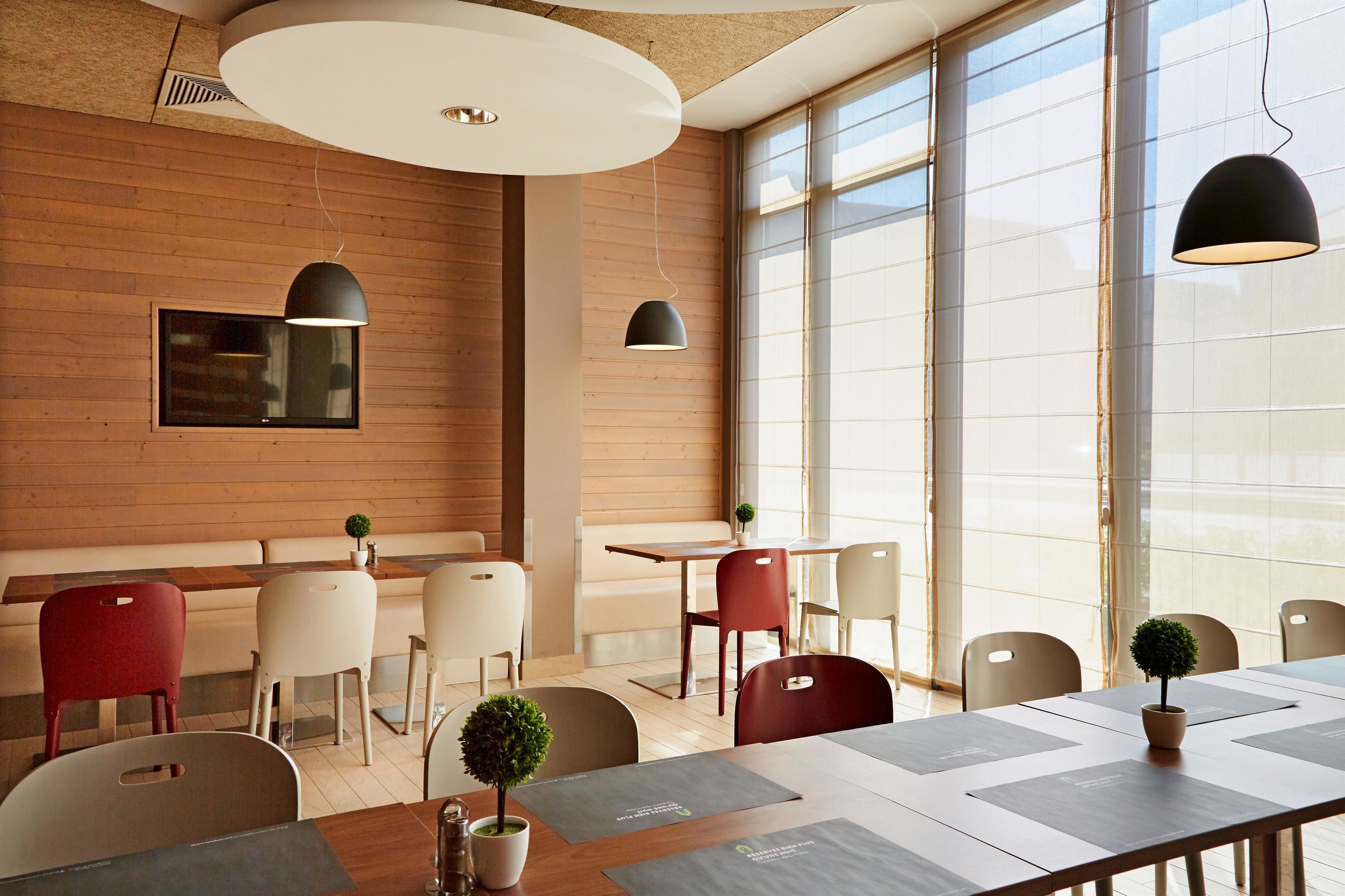 daily buffet breakfast (pln 55 per person)