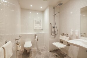 Amenidades de baño ecológicas, secadora de cabello, toallas 