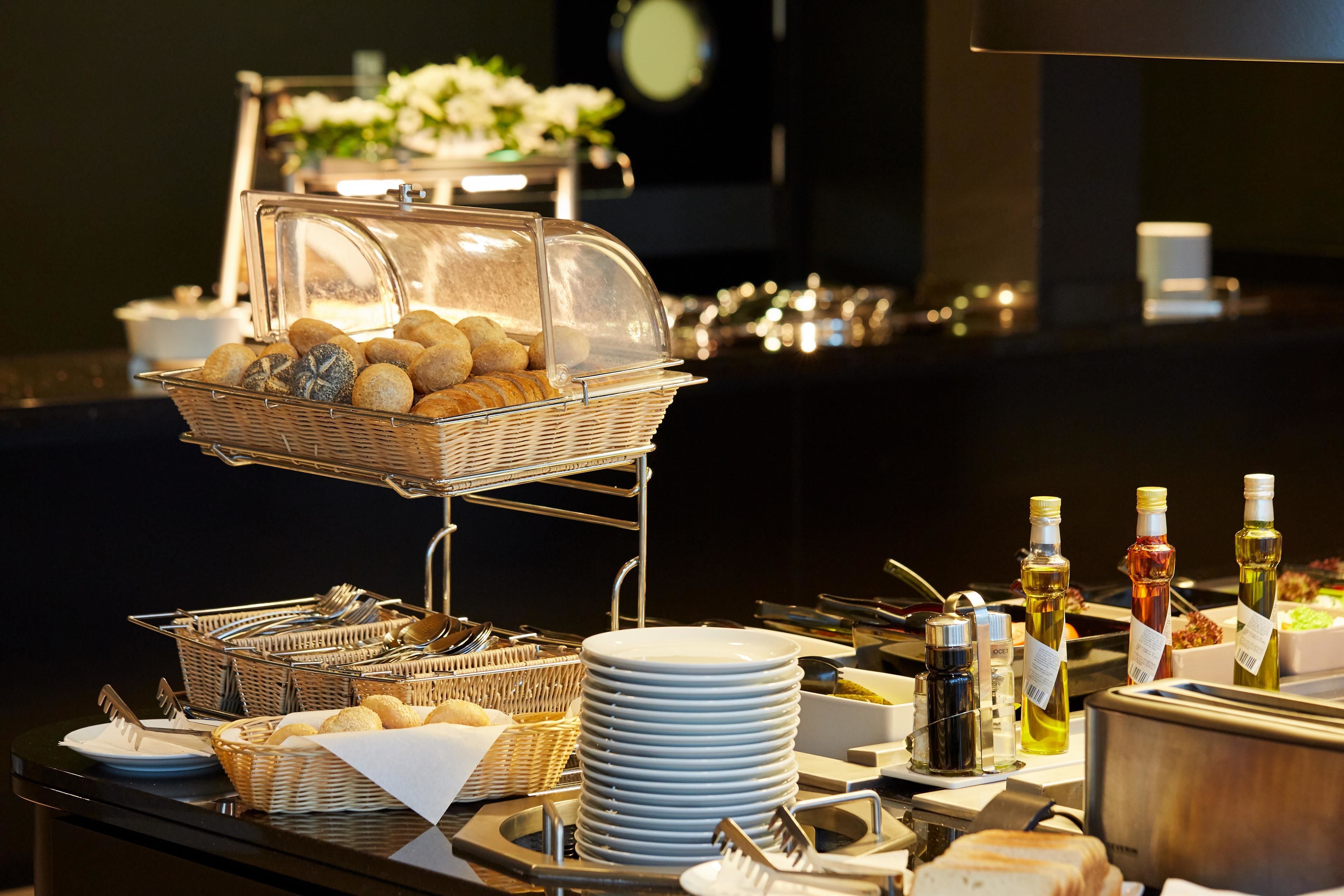 daily buffet breakfast (pln 55 per person)