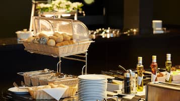 Tägliches Frühstücksbuffet (55 PLN pro Person)