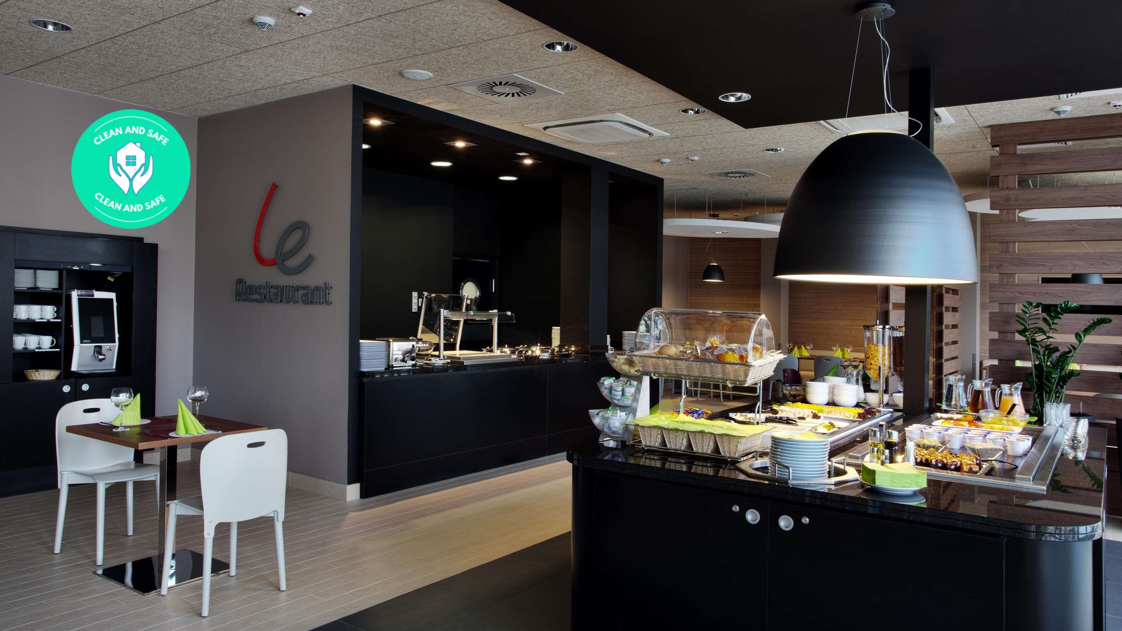 breakfast, lunch, dinner served; international cuisine