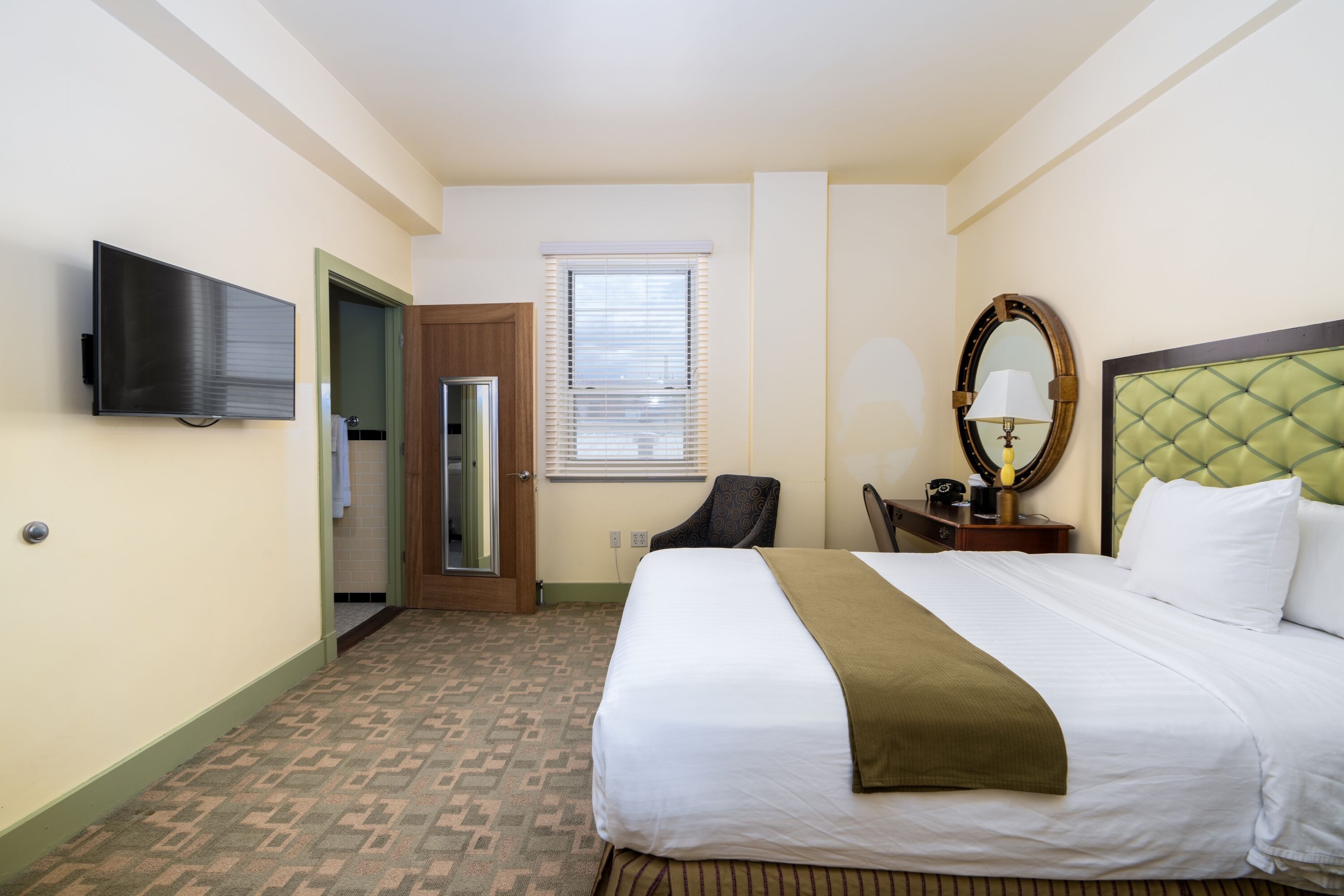 room, 1 king bed | premium bedding, desk, laptop workspace, free wifi