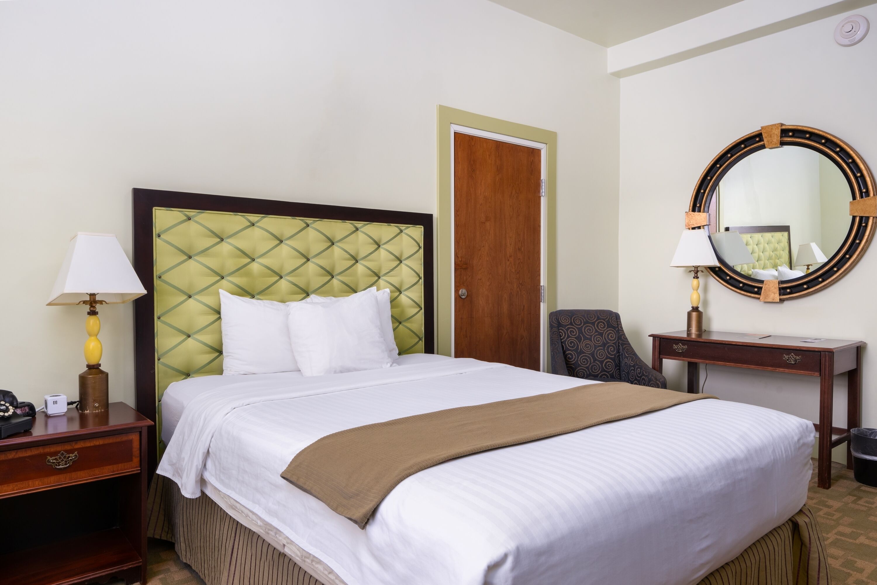 room, 1 queen bed | premium bedding, desk, laptop workspace, free wifi