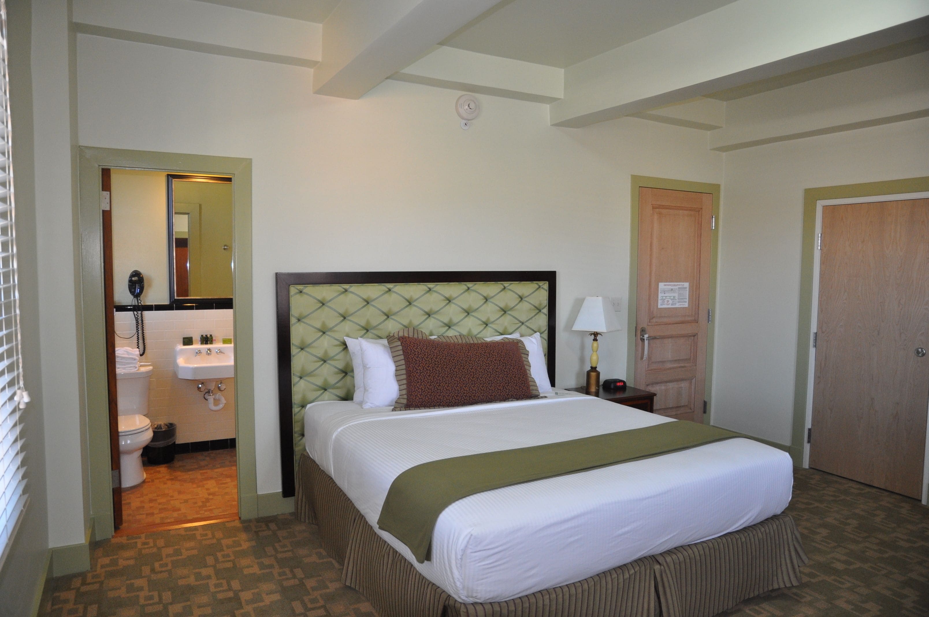 room, 1 king bed | premium bedding, desk, laptop workspace, free wifi