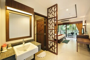Frette Italian sheets, premium bedding, pillowtop beds, in-room safe - Ratana Hill Patong (Patong)