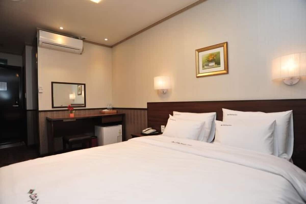In-room safe, desk, blackout curtains, iron/ironing board