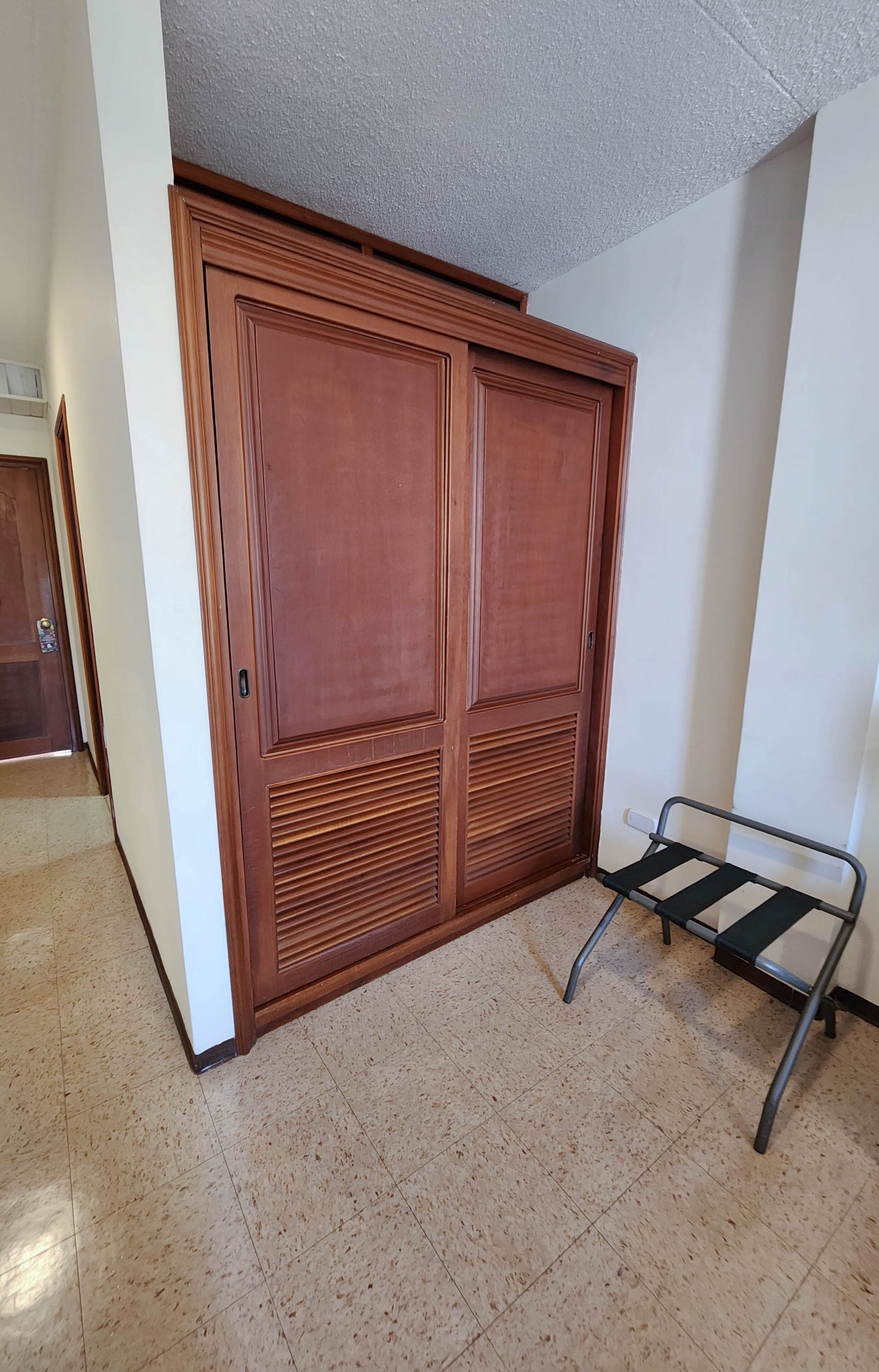 basic double room, 1 double bed | wardrobe