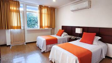 Habitación estándar con 2 camas individuales | Ropa de cama de alta calidad y ropa de cama