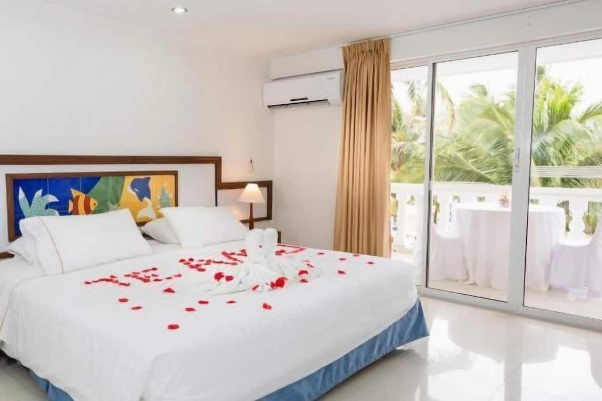 Premium bedding, in-room safe, desk, iron/ironing board