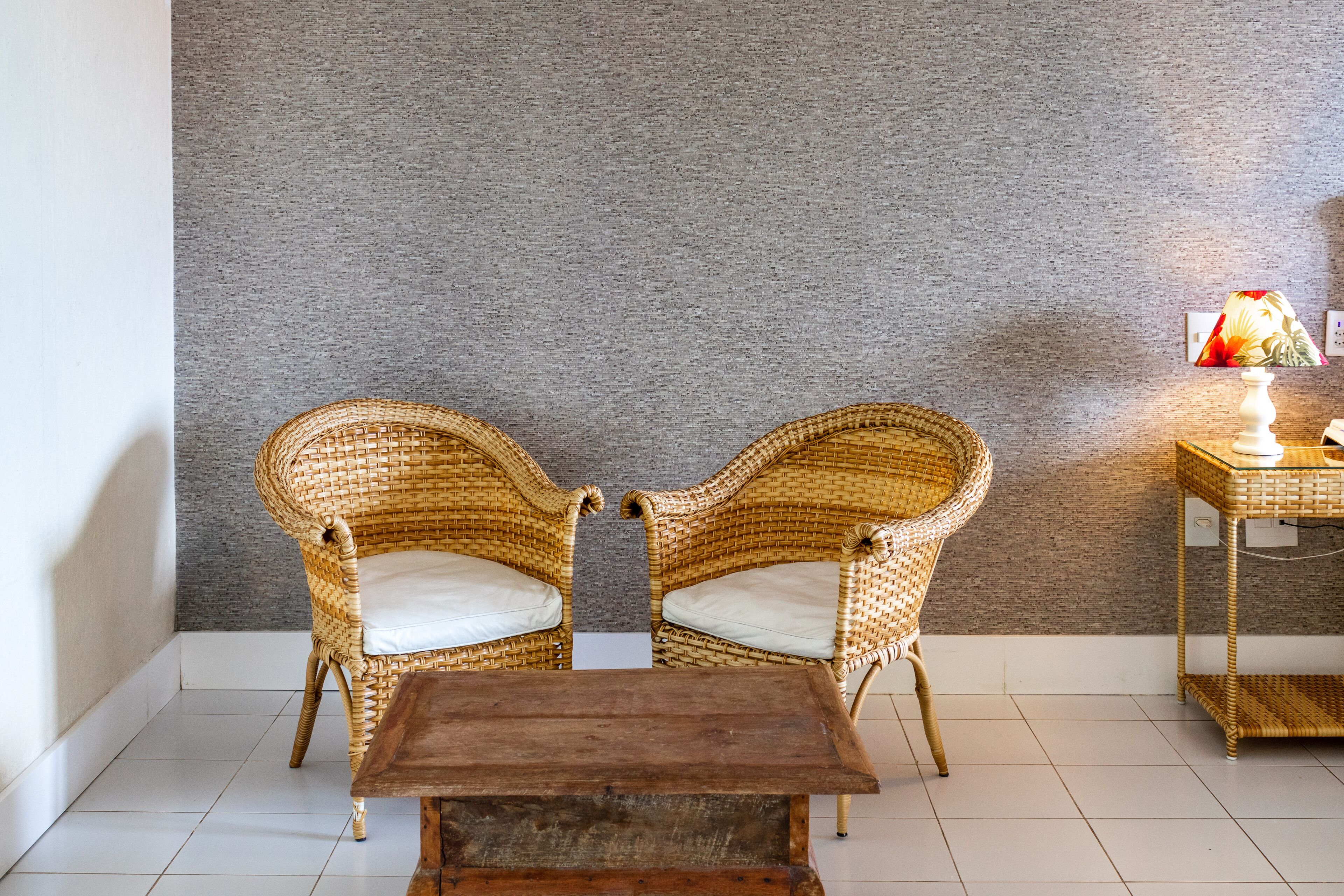 deluxe suite, hot tub, ocean view | 1 bedroom, minibar, in-room safe, desk