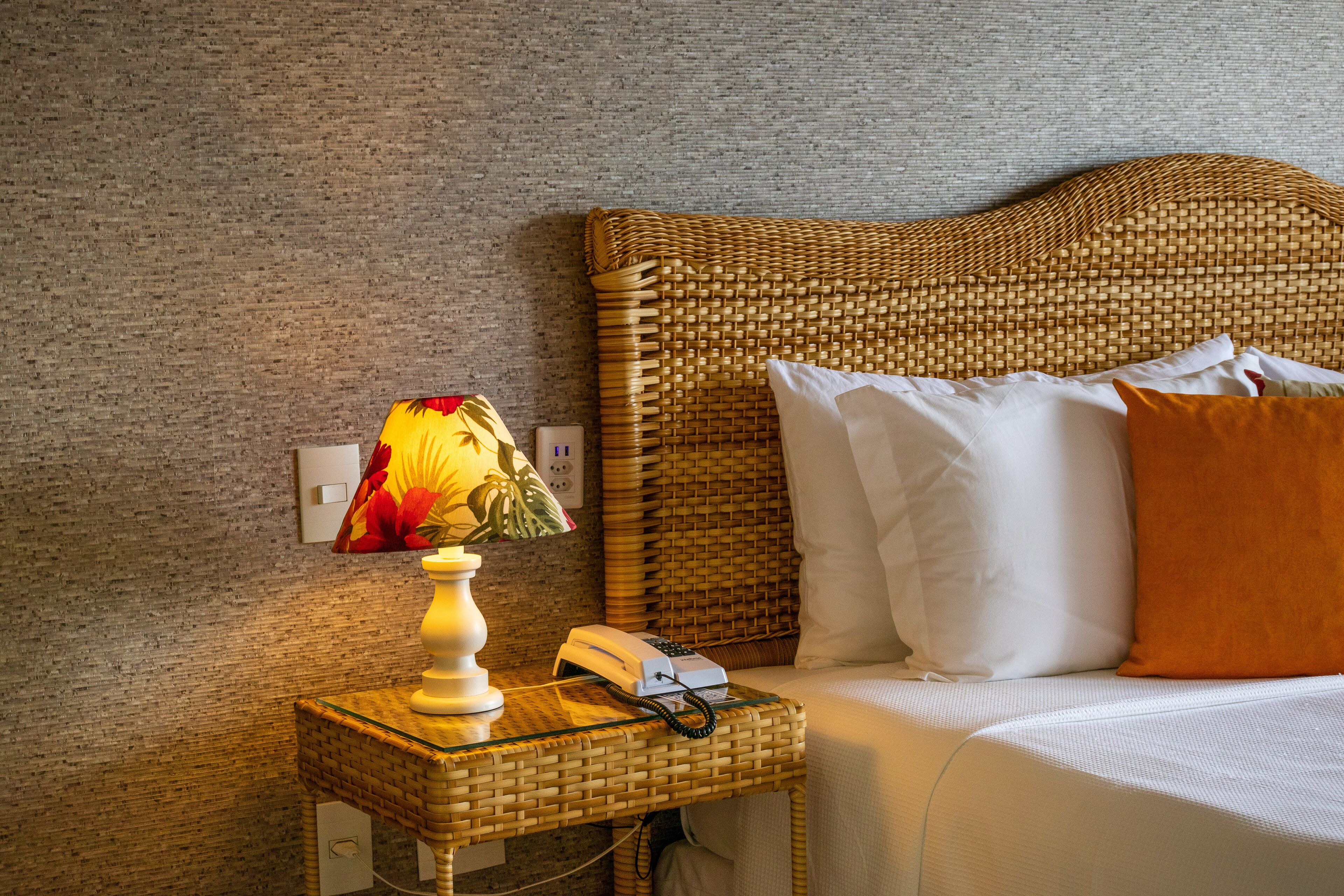 deluxe suite, hot tub, ocean view | 1 bedroom, minibar, in-room safe, desk