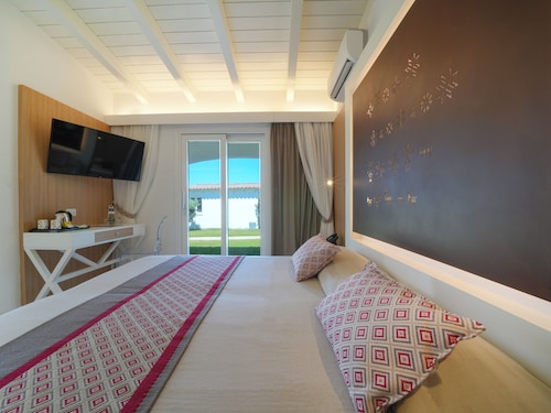 Limone Beach Resort