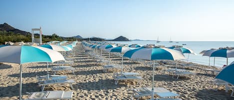 Privat strand i närheten, solstolar, parasoller och massage på stranden