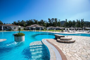 Seasonal outdoor pool, pool umbrellas, sun loungers