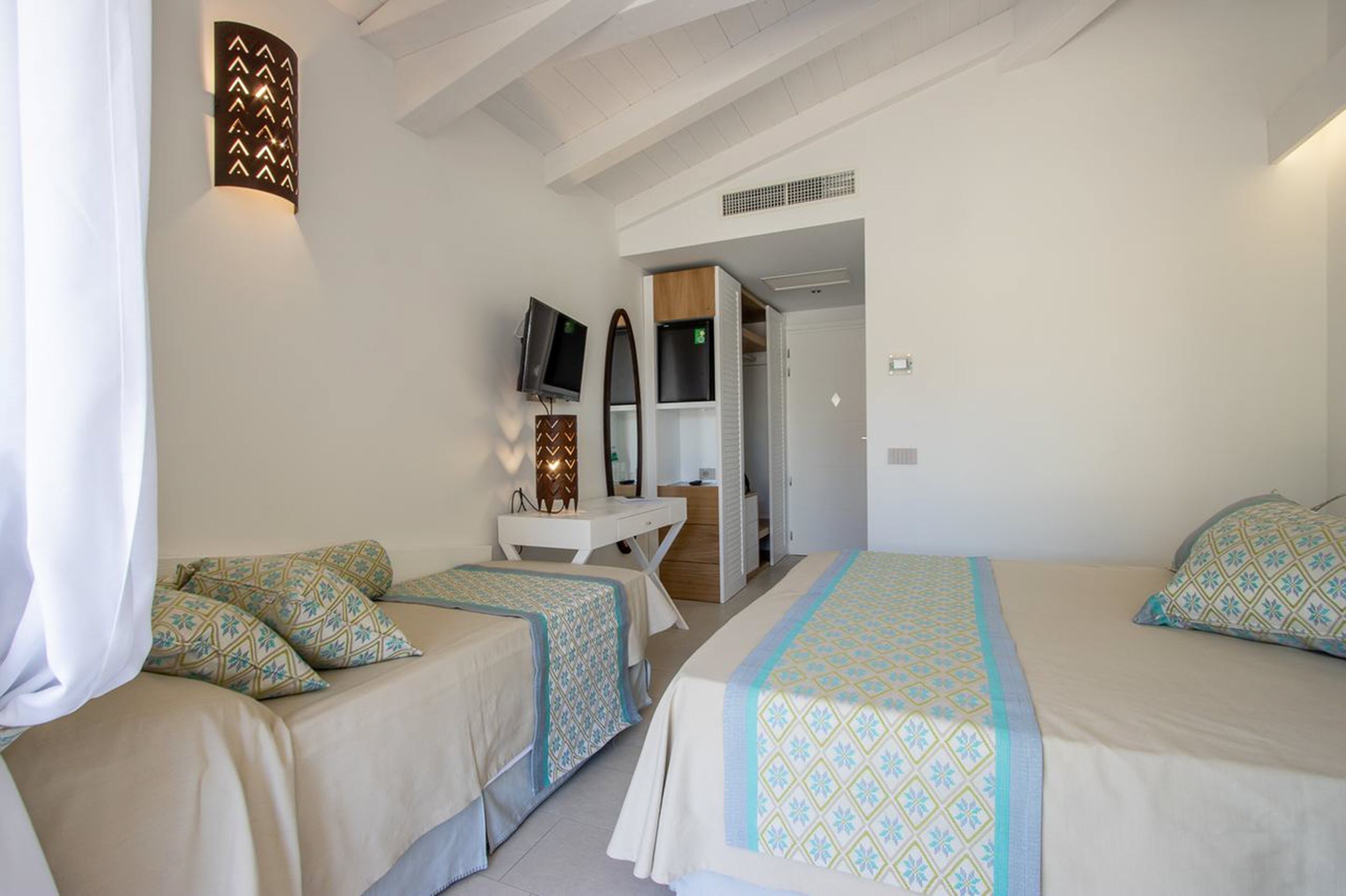 1 bedroom, in-room safe, desk, blackout curtains