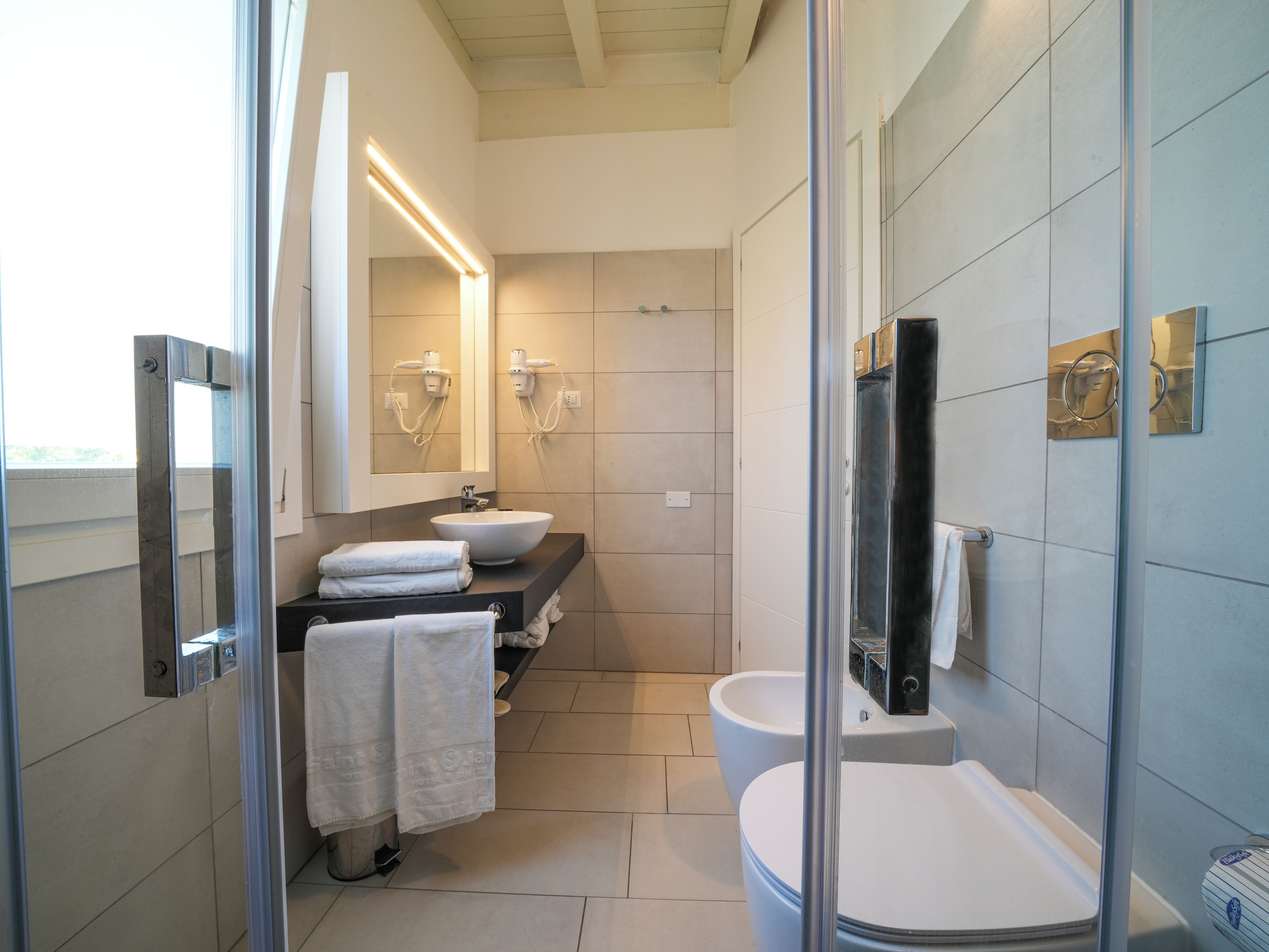 Luxury Room | Bathroom