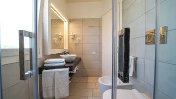Luxury Room | Bathroom