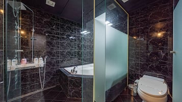 Pet Room - Standard | Bathroom | Hair dryer, bidet, towels