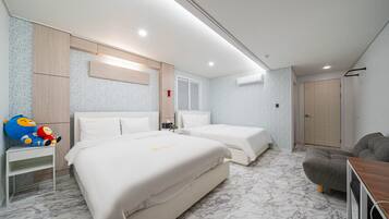 Suite | Down duvets, free minibar, soundproofing, free WiFi