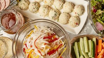 Tägliches Frühstücksbuffet (1650 JPY pro Person)