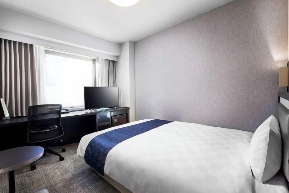 Desk, blackout curtains, free WiFi, bed sheets