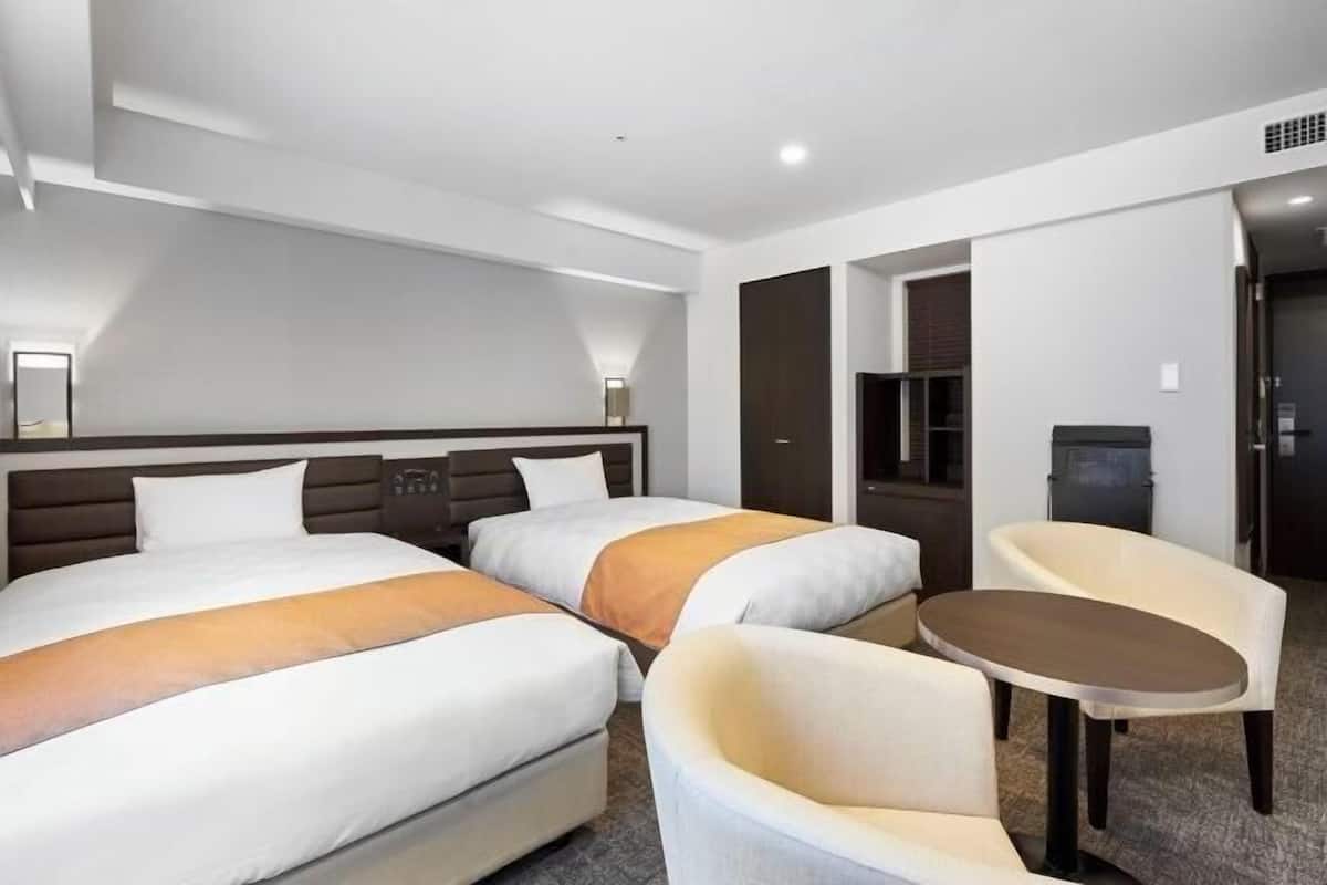 Desk, blackout curtains, free WiFi, bed sheets