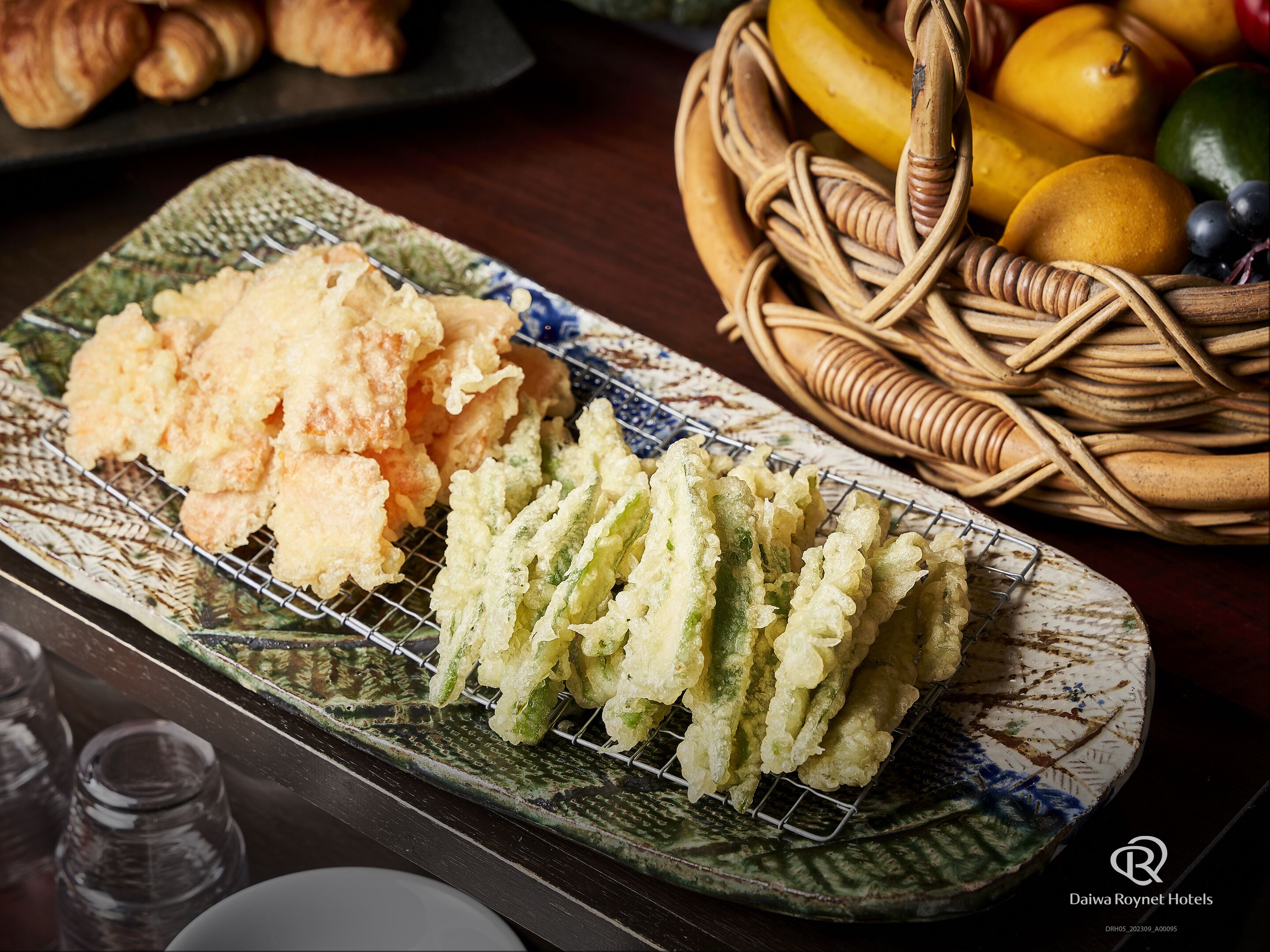 daily buffet breakfast (jpy 1650 per person)