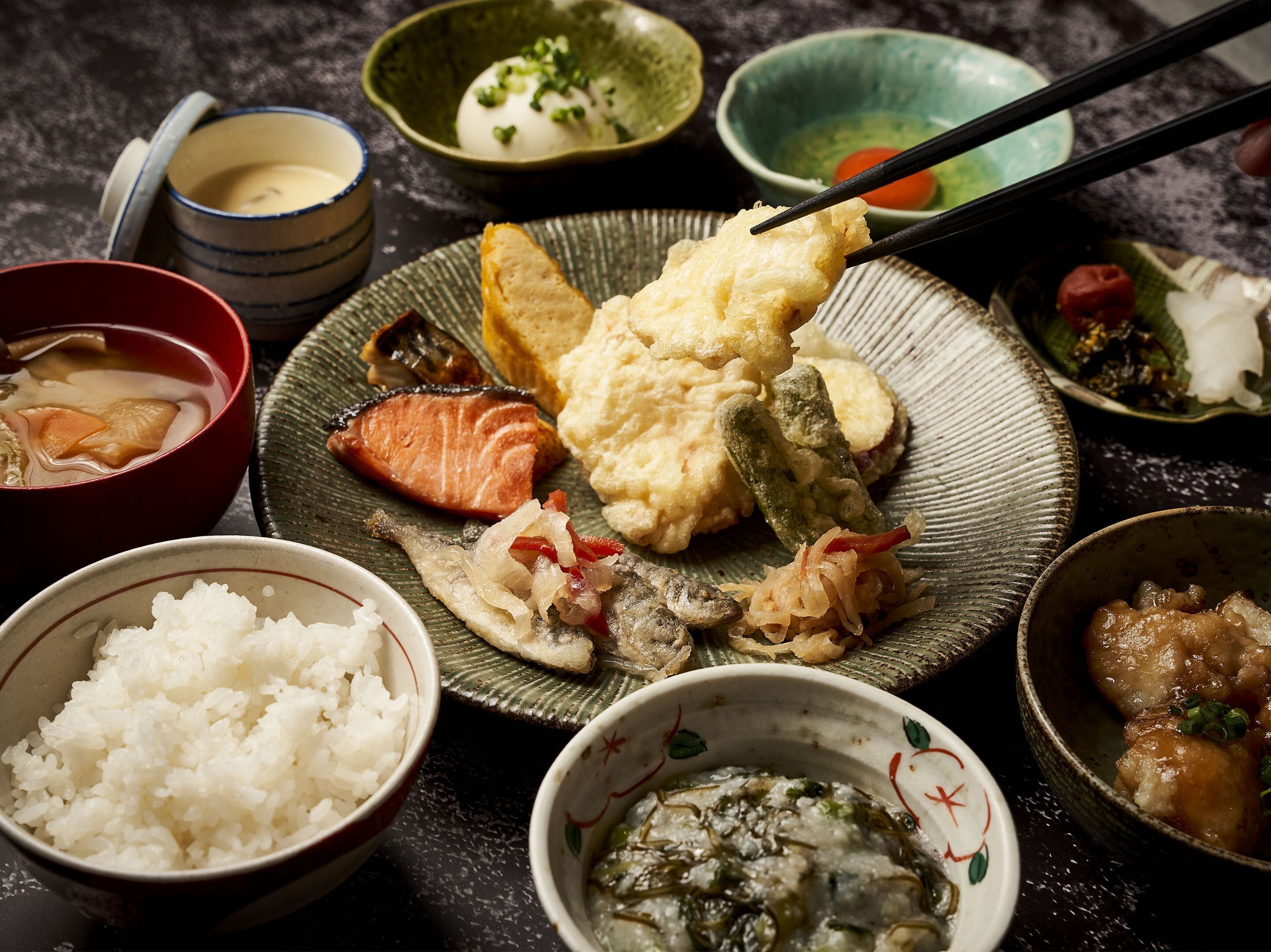 daily buffet breakfast (jpy 1650 per person)